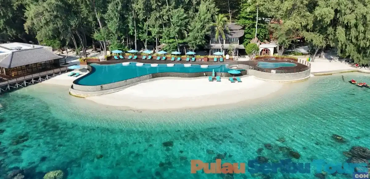 pantai pulau sepa dengan pasir putih dan laut biru
