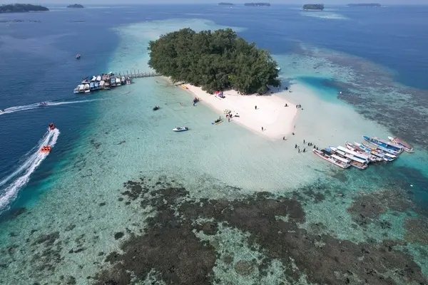 Pulau sekitar yang dikunjungi dari Pulau Harapan